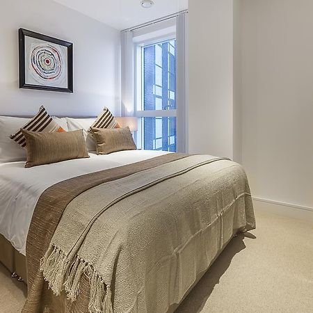 Lincoln Plaza Apartment Лондон Екстериор снимка