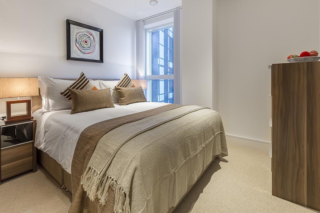 Lincoln Plaza Apartment Лондон Екстериор снимка