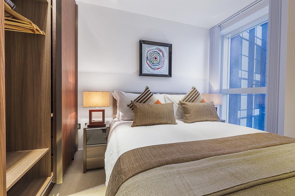 Lincoln Plaza Apartment Лондон Стая снимка