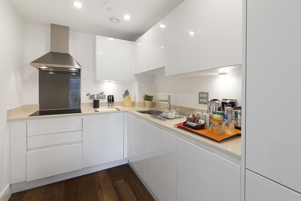 Lincoln Plaza Apartment Лондон Стая снимка