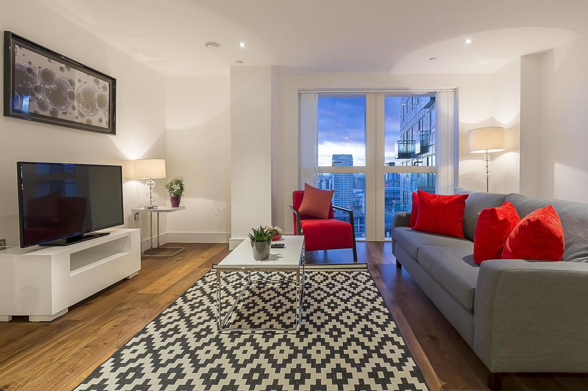 Lincoln Plaza Apartment Лондон Екстериор снимка