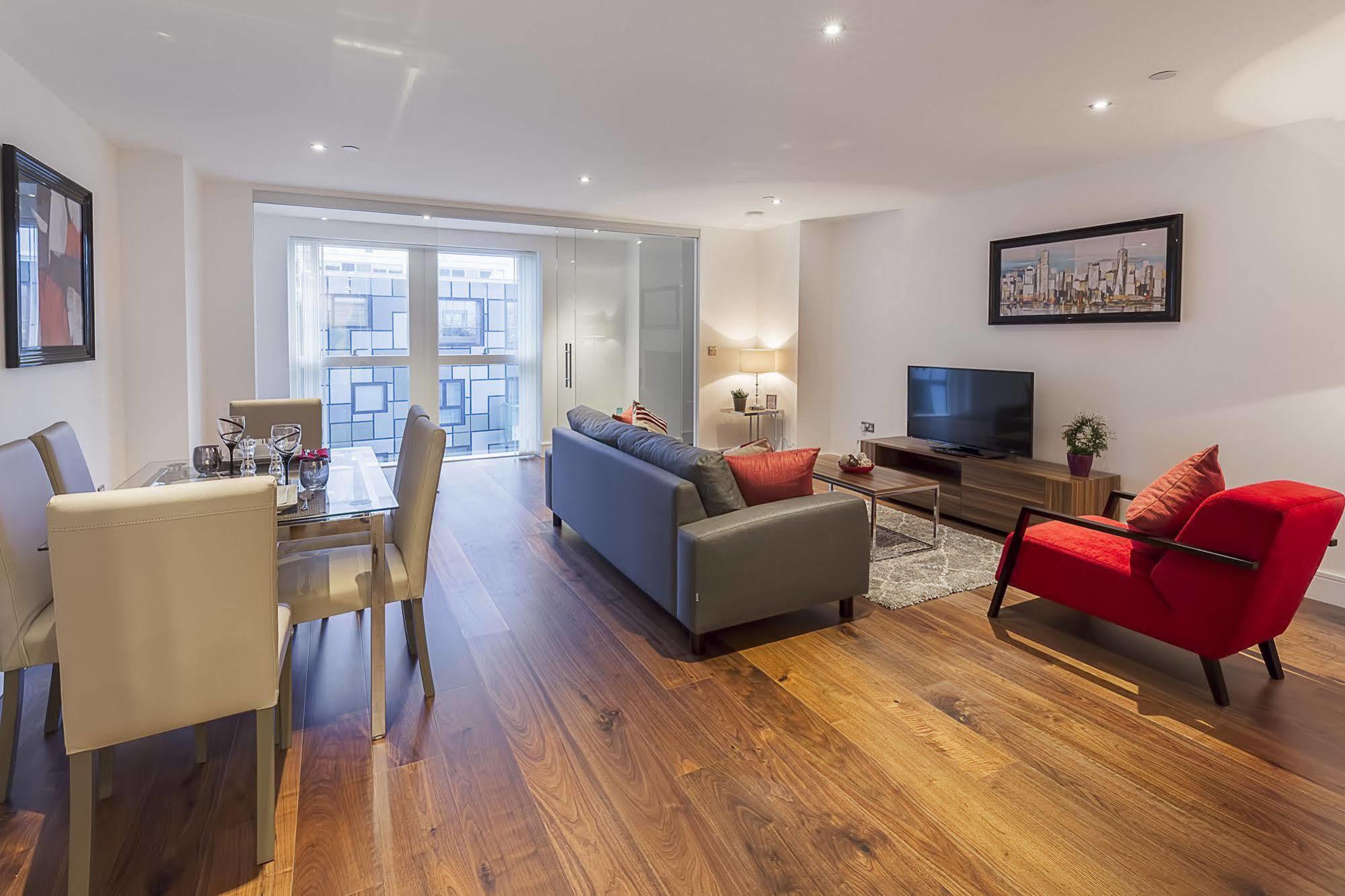 Lincoln Plaza Apartment Лондон Екстериор снимка