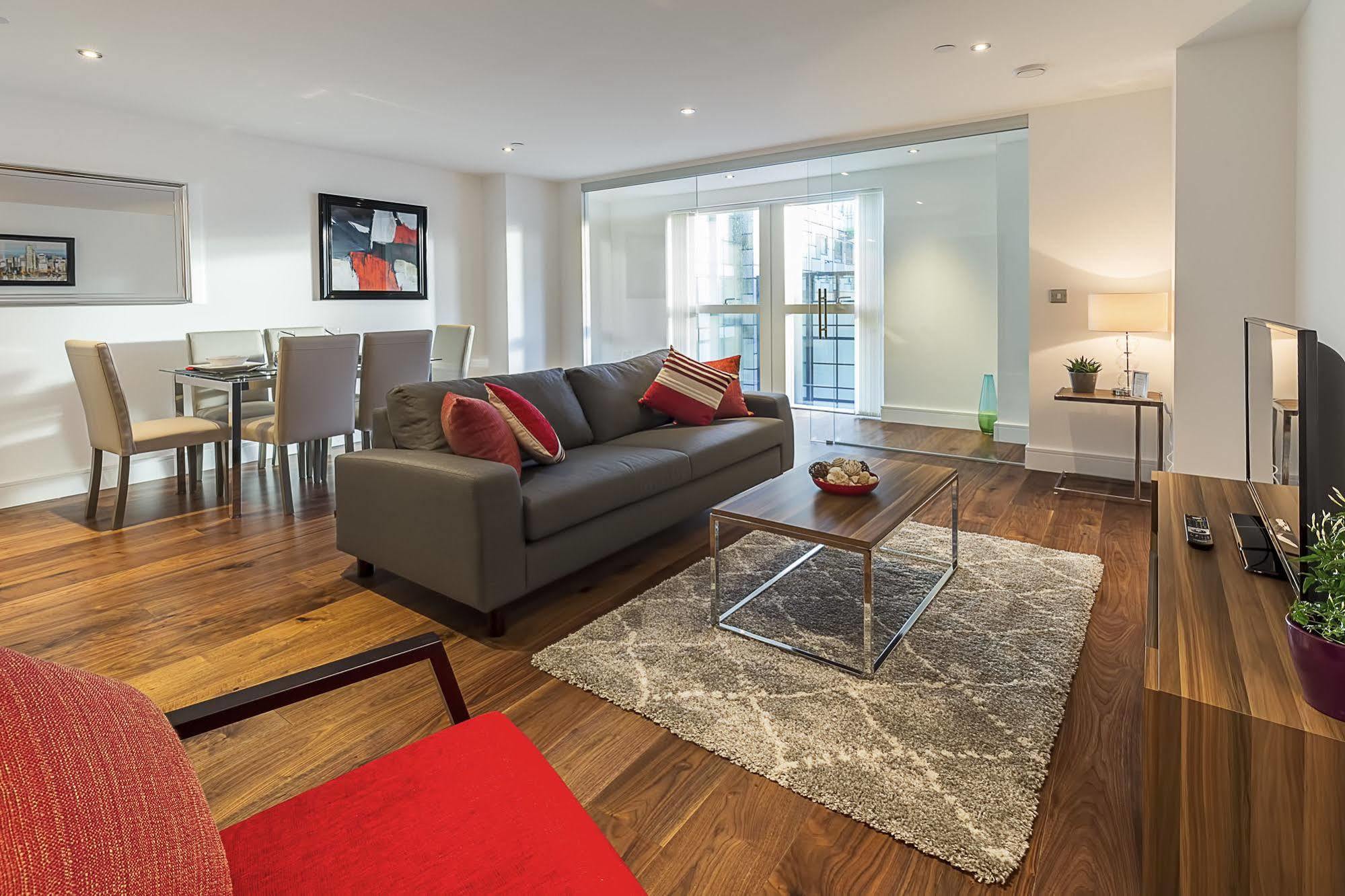 Lincoln Plaza Apartment Лондон Екстериор снимка