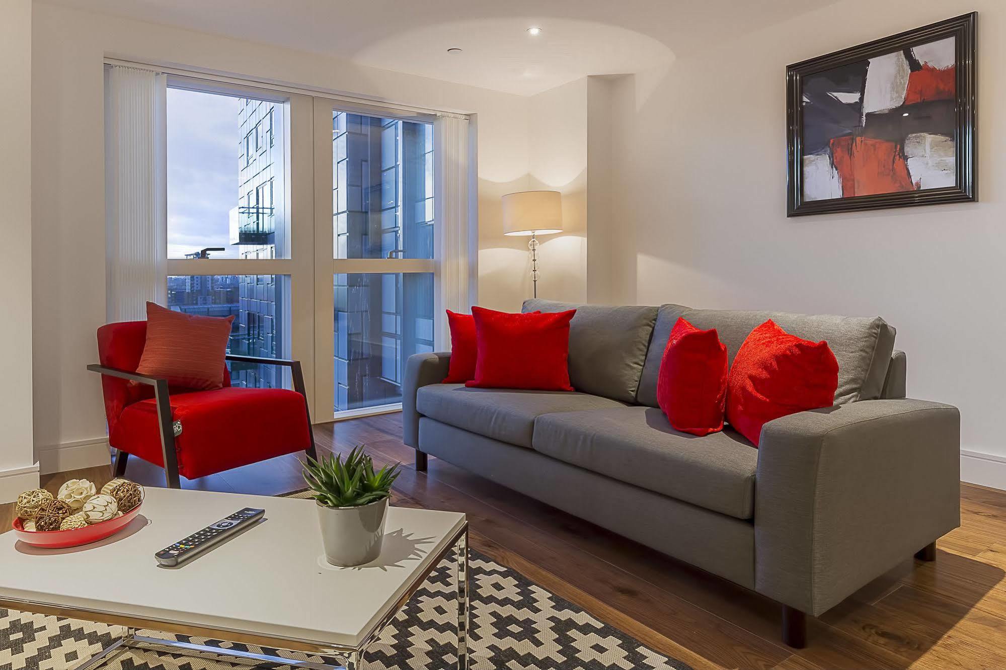 Lincoln Plaza Apartment Лондон Екстериор снимка