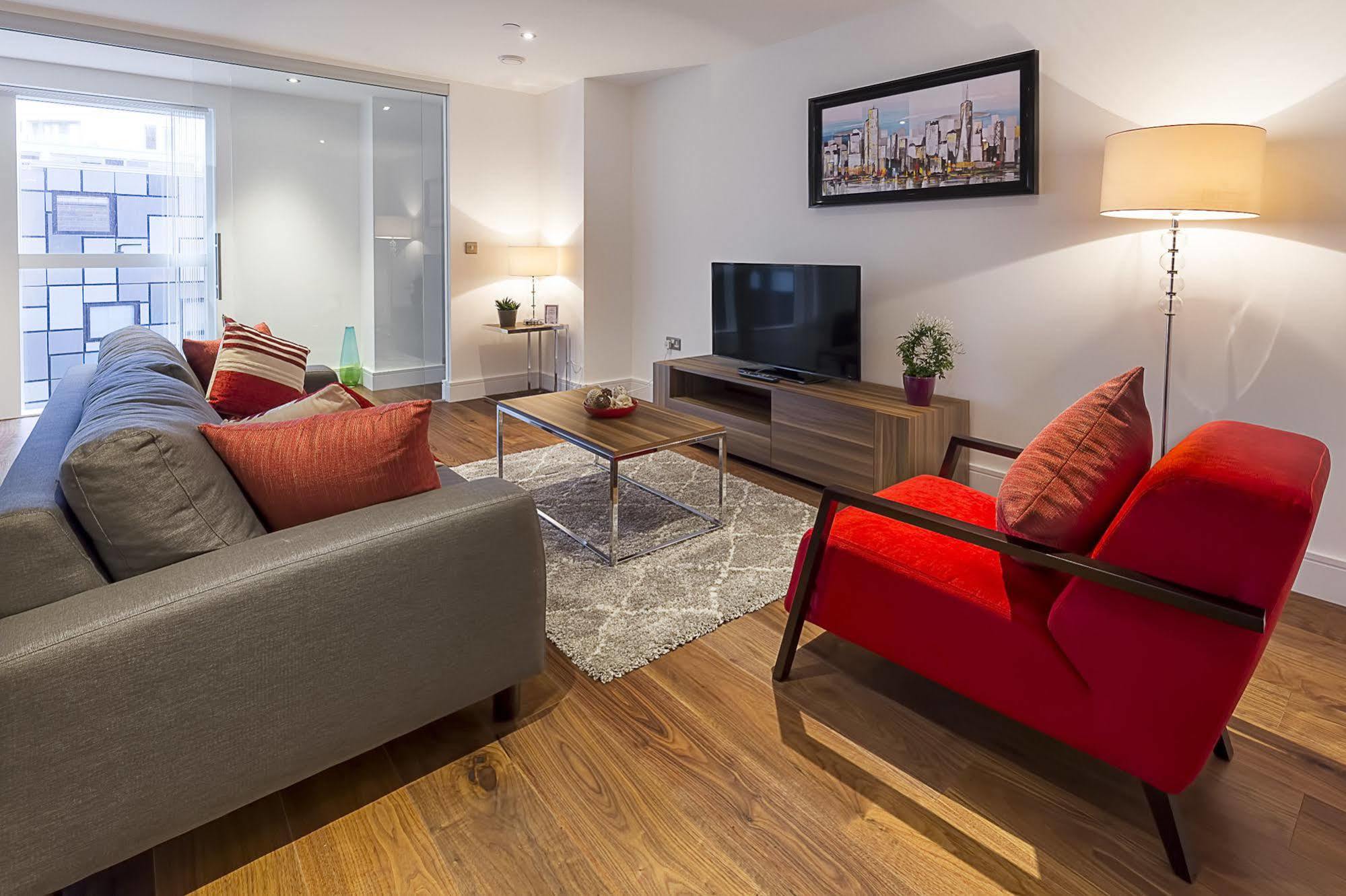 Lincoln Plaza Apartment Лондон Екстериор снимка