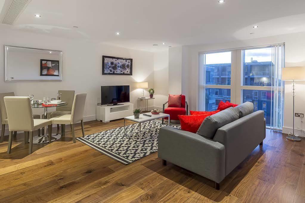 Lincoln Plaza Apartment Лондон Екстериор снимка