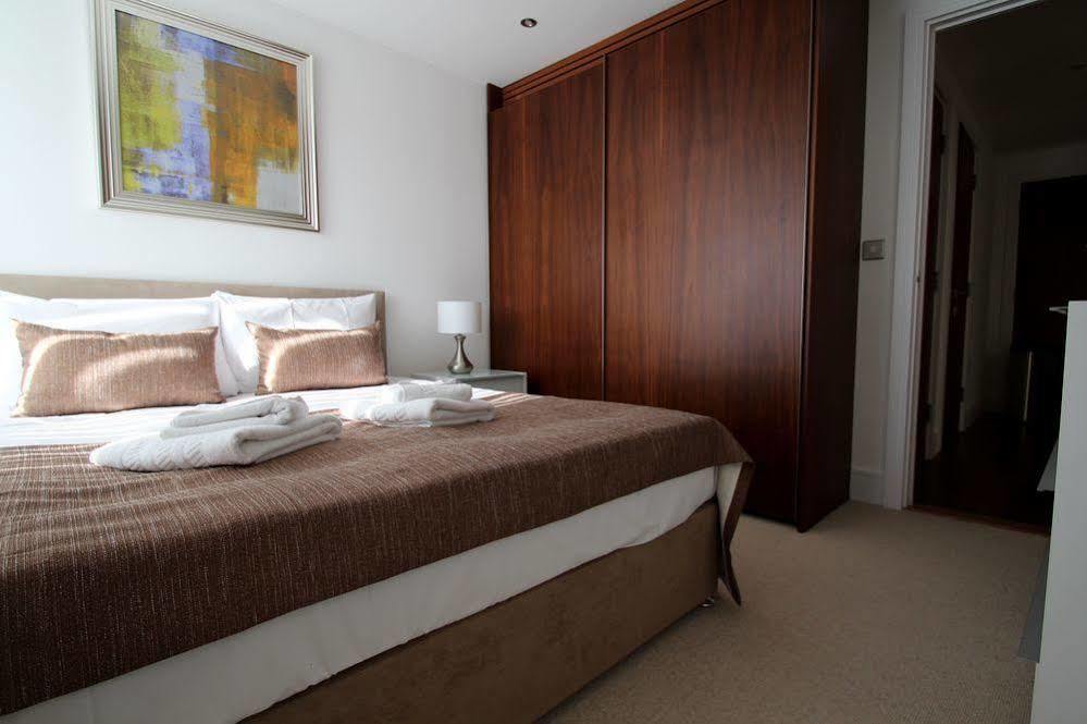 Lincoln Plaza Apartment Лондон Екстериор снимка