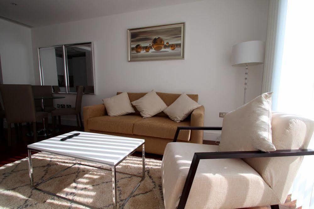 Lincoln Plaza Apartment Лондон Екстериор снимка