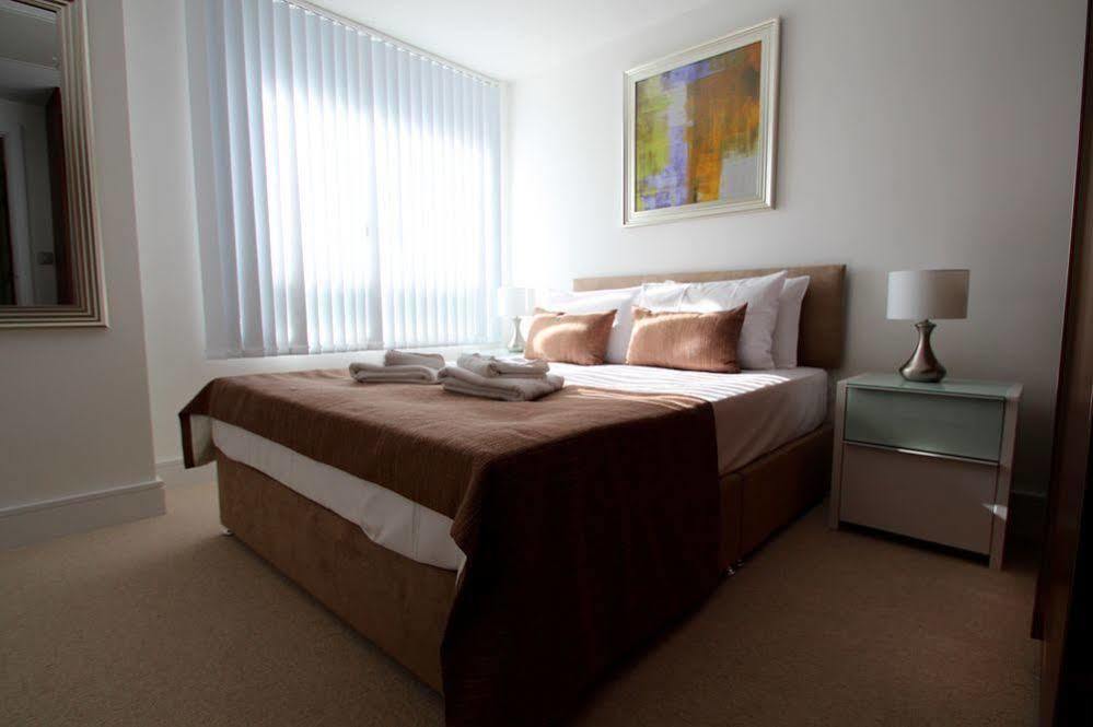 Lincoln Plaza Apartment Лондон Екстериор снимка