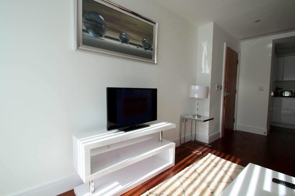 Lincoln Plaza Apartment Лондон Екстериор снимка
