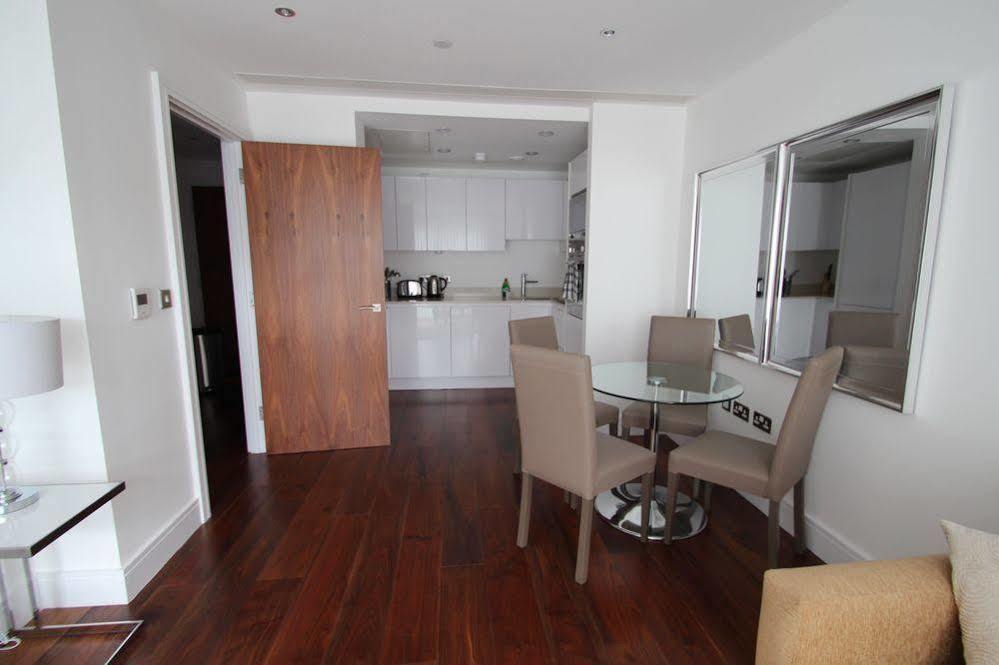 Lincoln Plaza Apartment Лондон Екстериор снимка